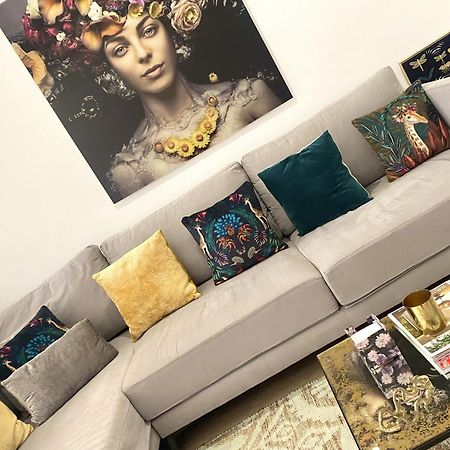 Barcelona Chic Apartments- Free Parking - 10 Min From Bcn City Centre By Metro エクステリア 写真