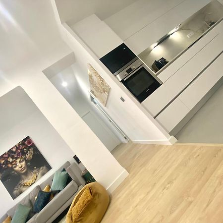 Barcelona Chic Apartments- Free Parking - 10 Min From Bcn City Centre By Metro エクステリア 写真