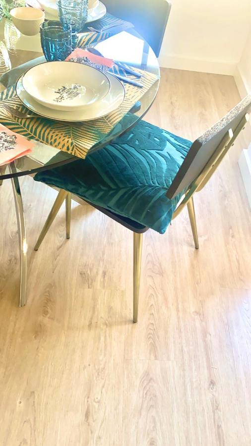 Barcelona Chic Apartments- Free Parking - 10 Min From Bcn City Centre By Metro エクステリア 写真