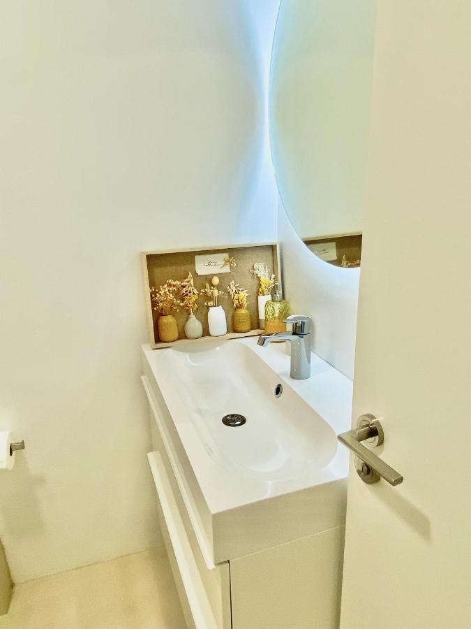 Barcelona Chic Apartments- Free Parking - 10 Min From Bcn City Centre By Metro エクステリア 写真