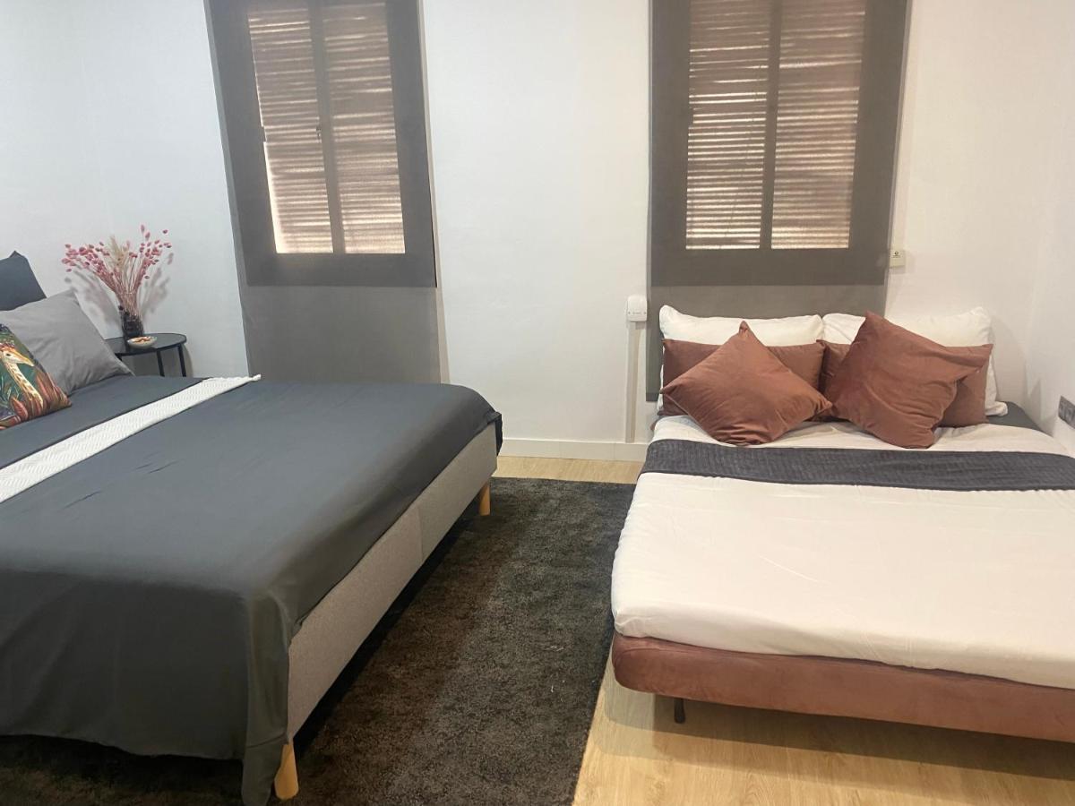 Barcelona Chic Apartments- Free Parking - 10 Min From Bcn City Centre By Metro エクステリア 写真