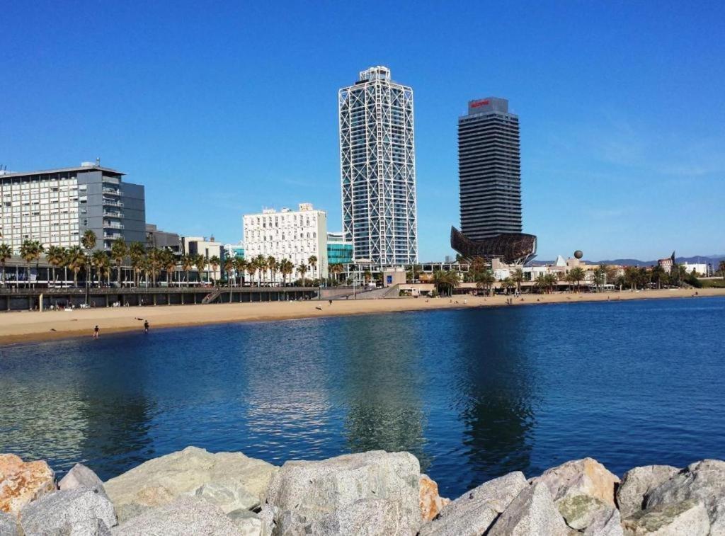 Barcelona Chic Apartments- Free Parking - 10 Min From Bcn City Centre By Metro エクステリア 写真
