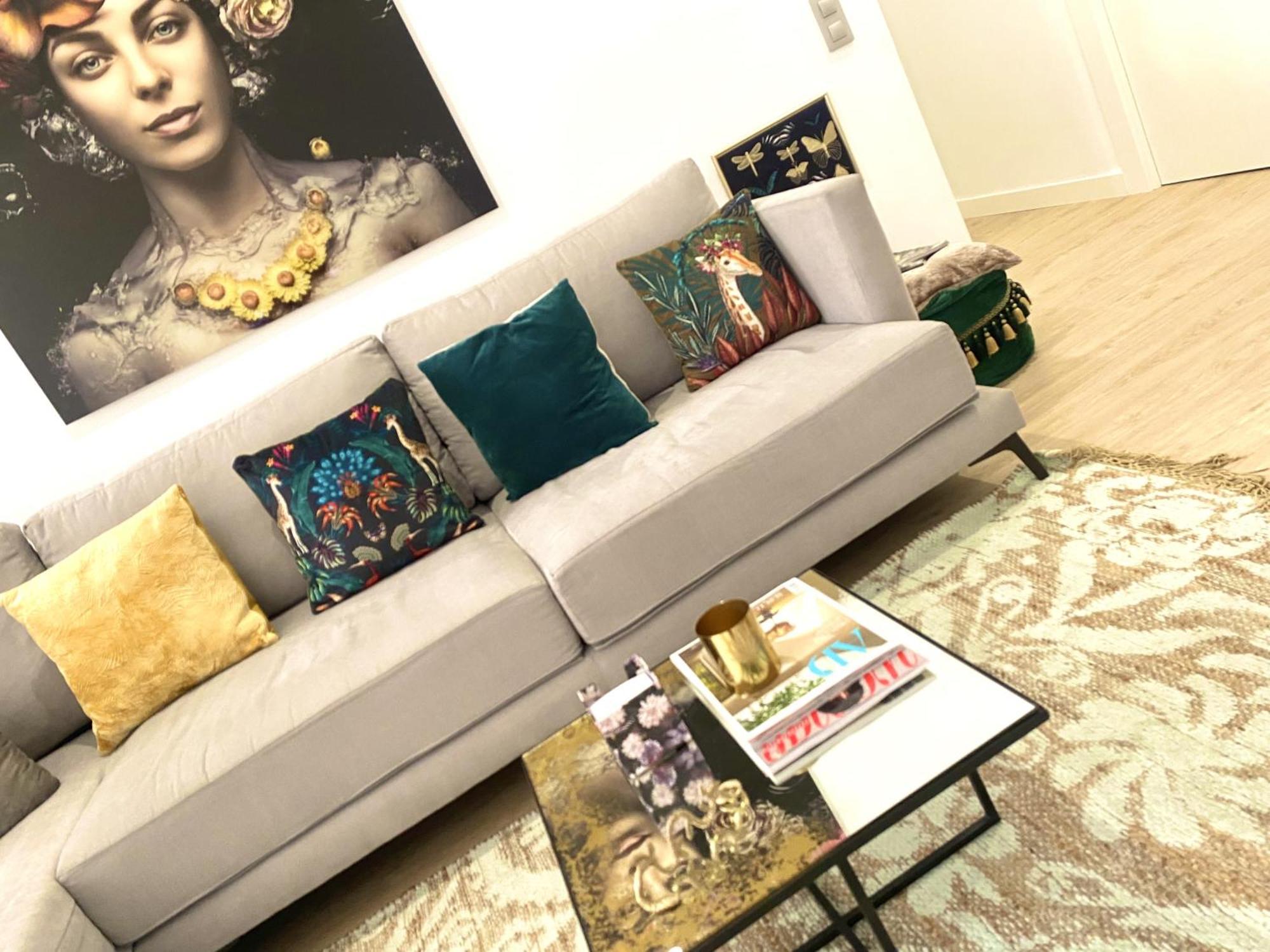 Barcelona Chic Apartments- Free Parking - 10 Min From Bcn City Centre By Metro エクステリア 写真