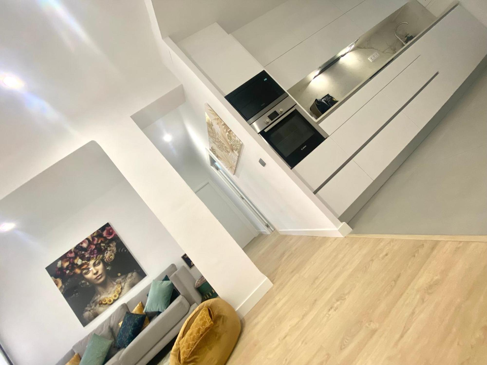 Barcelona Chic Apartments- Free Parking - 10 Min From Bcn City Centre By Metro エクステリア 写真